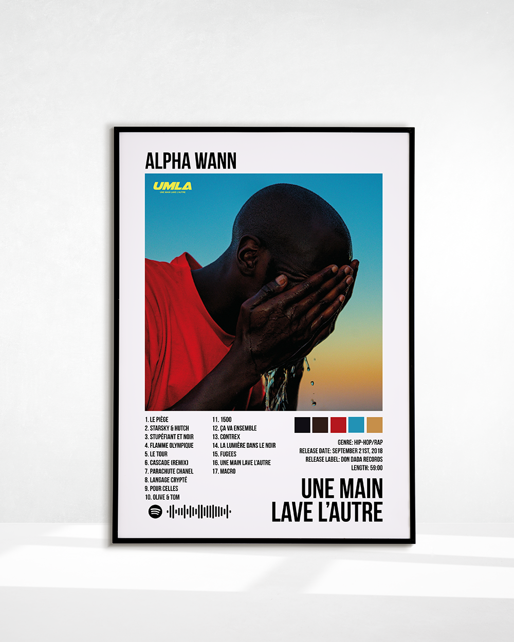 UNE MAIN LAVE L'AUTRE